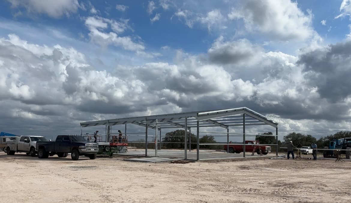 SSG crew erecting steel frame on a South Texas metal building project